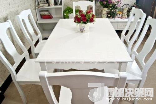 喜歡白色餐桌 但椅子該如何搭配？