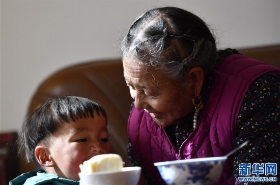 (新春走基層)(7)我們將在低海拔新居過年——極高海拔地區(qū)群眾生態(tài)搬遷安置點見聞