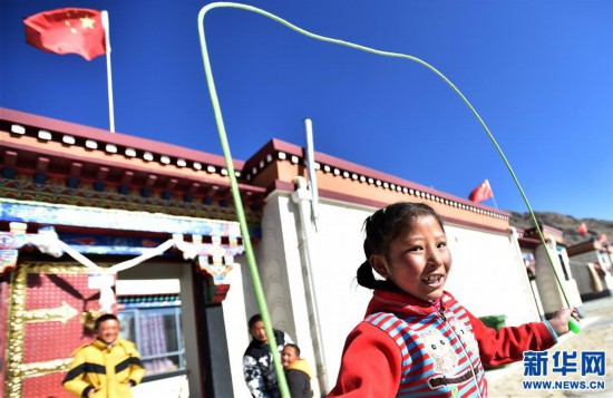 (新春走基層)(6)我們將在低海拔新居過年——極高海拔地區(qū)群眾生態(tài)搬遷安置點見聞