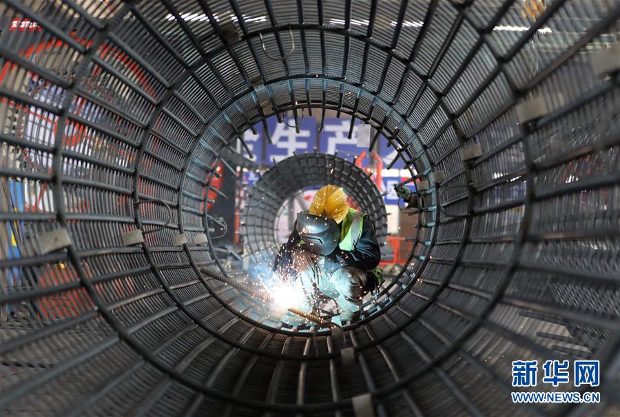 (中國(guó)經(jīng)濟(jì)新觀察·圖文互動(dòng))(3)重大投資項(xiàng)目開復(fù)工提速 吹響中國(guó)經(jīng)濟(jì)復(fù)蘇“沖鋒號(hào)”