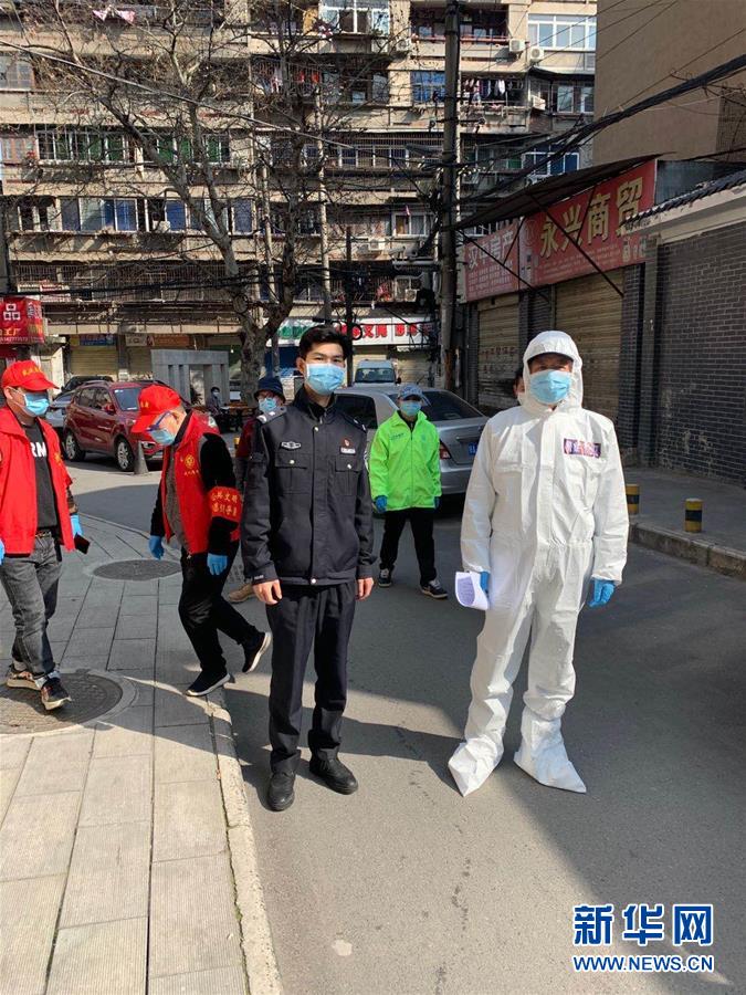 （習近平致敬的戰(zhàn)“疫”英雄·公安干警篇·圖文互動）（6）他們，抗疫一線鑄警魂