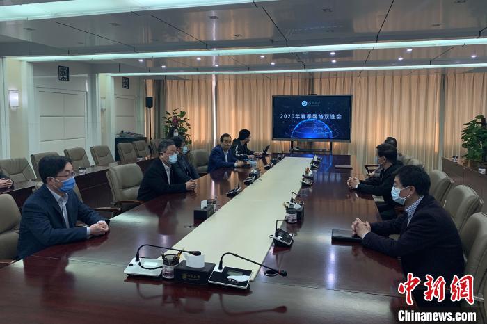寧夏大學(xué)2020年春季首場綜合類“網(wǎng)絡(luò)雙選會”現(xiàn)場?！±钆迳?攝