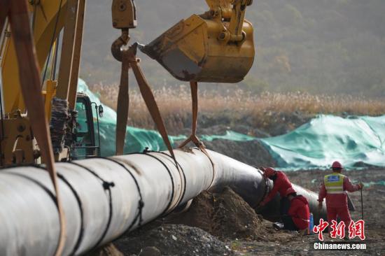 資料圖：天然氣管道施工現(xiàn)場。<a target='_blank'  data-cke-saved- >中新社</a>記者 蘇丹 攝