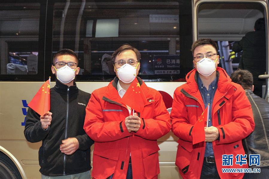 （聚焦疫情防控·圖文互動(dòng)）（8）分秒必爭(zhēng)！一切為了治病救人——中國(guó)抗疫生命至上的生動(dòng)實(shí)踐