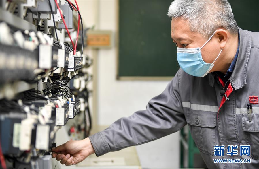 （在習近平新時代中國特色社會主義思想指引下——新時代新作為新篇章·習近平總書記關(guān)切事·圖文互動）（5）汗水的味道——記錄奮戰(zhàn)在復(fù)工復(fù)產(chǎn)一線的勞動者