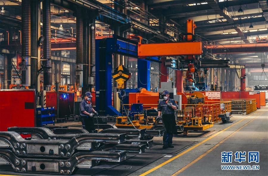 （在習近平新時代中國特色社會主義思想指引下——新時代新作為新篇章·習近平總書記關(guān)切事·圖文互動）（6）汗水的味道——記錄奮戰(zhàn)在復(fù)工復(fù)產(chǎn)一線的勞動者