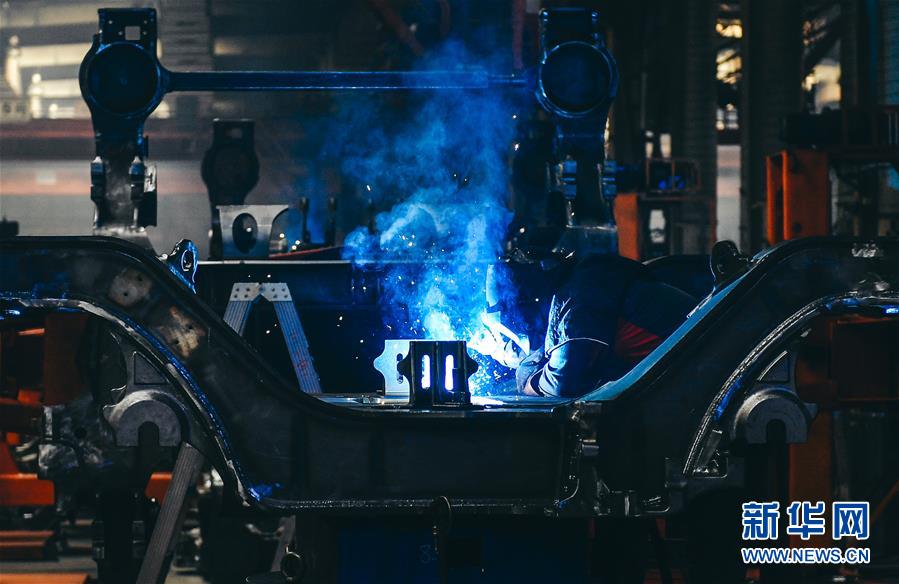 （在習近平新時代中國特色社會主義思想指引下——新時代新作為新篇章·習近平總書記關(guān)切事·圖文互動）（3）汗水的味道——記錄奮戰(zhàn)在復(fù)工復(fù)產(chǎn)一線的勞動者