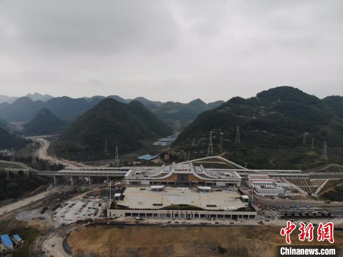 貴州省首條城際高速鐵路——安六鐵路開(kāi)始聯(lián)調(diào)聯(lián)試。中國(guó)鐵路成都局集團(tuán)公司供圖