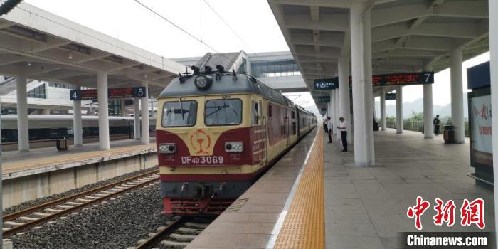 貴州省首條城際高速鐵路——安六鐵路開(kāi)始聯(lián)調(diào)聯(lián)試。中國(guó)鐵路成都局集團(tuán)公司供圖