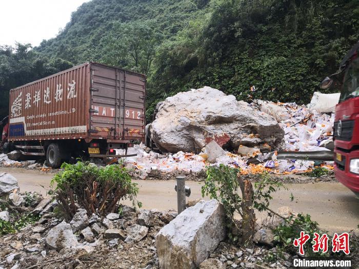 事故現(xiàn)場?！↑S鵬 攝