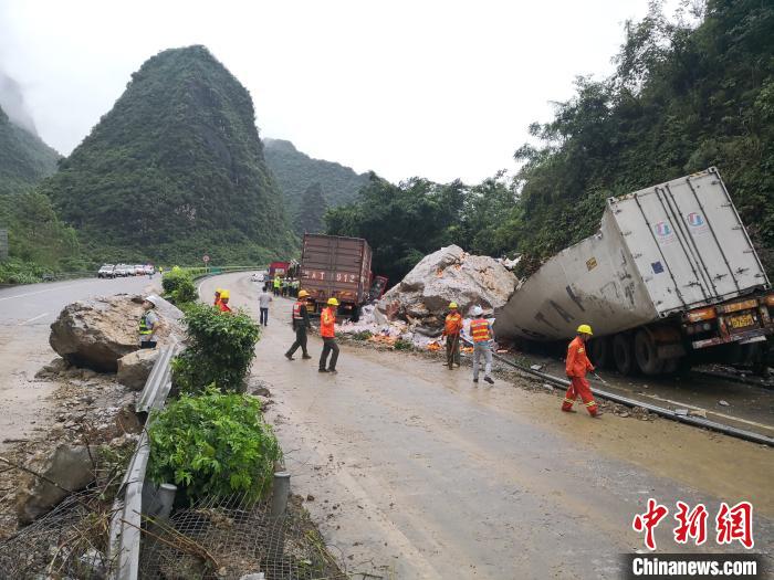 事故現(xiàn)場?！↑S鵬 攝