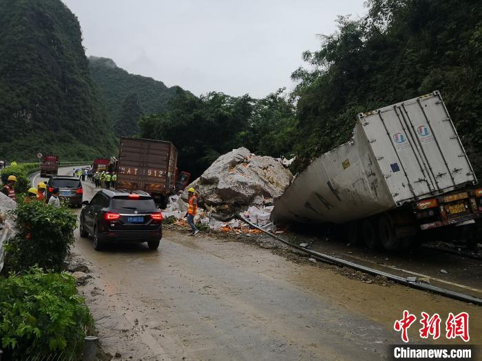 事故現(xiàn)場。　黃鵬 攝