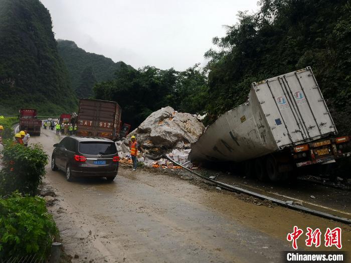 事故現(xiàn)場?！↑S鵬 攝