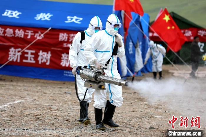 圖為進(jìn)行現(xiàn)場(chǎng)消毒。青海省應(yīng)急廳