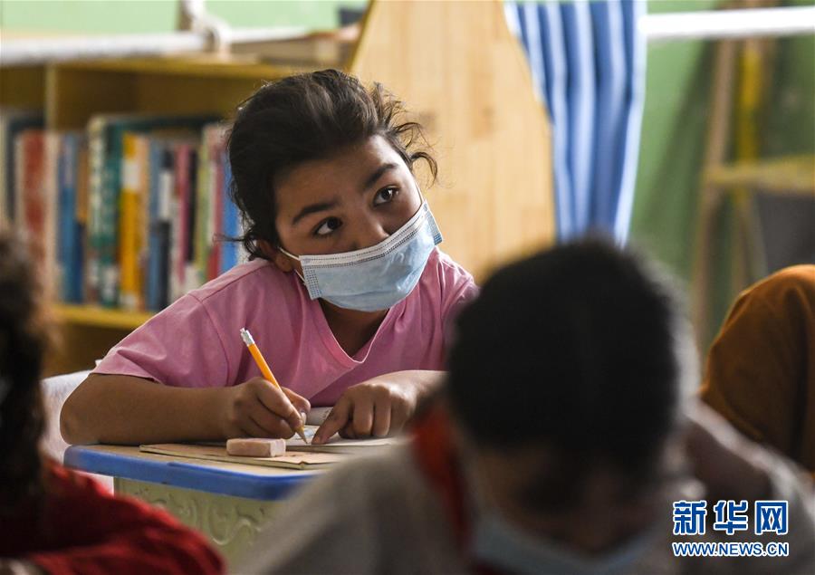 （新華全媒頭條·圖文互動）（13）旗引天山南北　譜寫發(fā)展新篇——以習(xí)近平同志為核心的黨中央關(guān)心新疆工作紀(jì)實