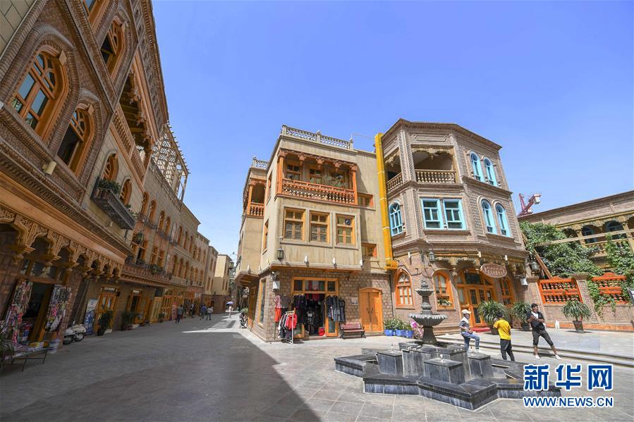 （新華全媒頭條·圖文互動）（10）旗引天山南北　譜寫發(fā)展新篇——以習(xí)近平同志為核心的黨中央關(guān)心新疆工作紀(jì)實 