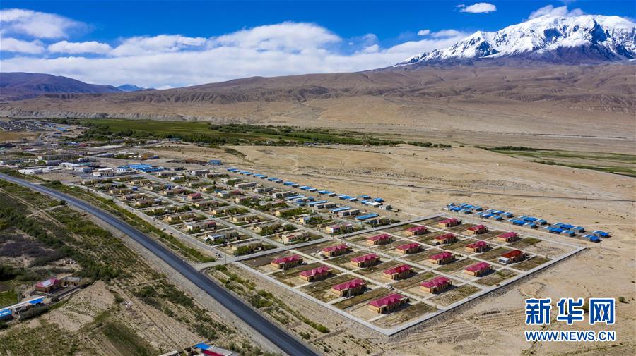 （新華全媒頭條·圖文互動）（4）旗引天山南北　譜寫發(fā)展新篇——以習(xí)近平同志為核心的黨中央關(guān)心新疆工作紀(jì)實