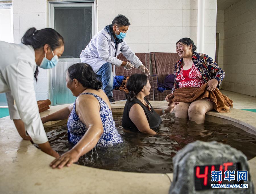 （新華全媒頭條·走向我們的小康生活·圖文互動(dòng)）（10）扎西德勒，我們的新家園——西藏易地扶貧搬遷搬出幸福美好新生活