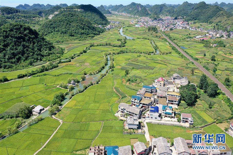 (新華全媒頭條·走向我們的小康生活·決戰(zhàn)決勝脫貧攻堅(jiān)·圖文互動(dòng))(1)千年之渴今朝解——貴州貧困群眾實(shí)現(xiàn)“吃水不愁”