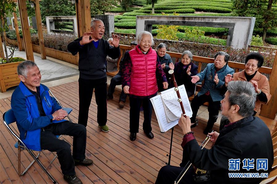 (新華全媒頭條·圖文互動)(1)偉大旗幟引領(lǐng)歷史巨變——習(xí)近平新時(shí)代中國特色社會主義思想指引“十三五”經(jīng)濟(jì)社會發(fā)展述評