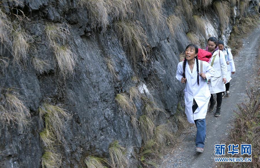 (新華全媒頭條·圖文互動)(11)偉大旗幟引領(lǐng)歷史巨變——習(xí)近平新時(shí)代中國特色社會主義思想指引“十三五”經(jīng)濟(jì)社會發(fā)展述評