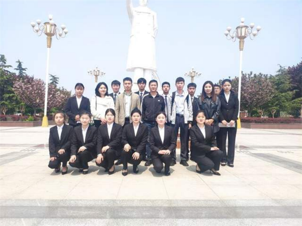 追夢——優(yōu)秀畢業(yè)生風采