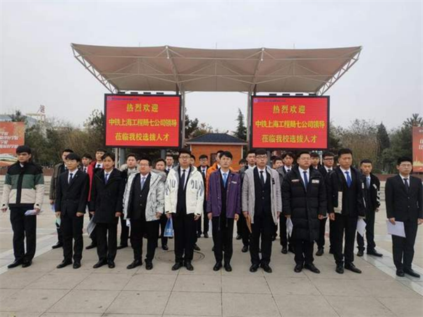 追夢——優(yōu)秀畢業(yè)生風采